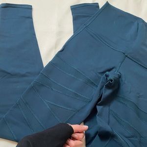 NWOT Lululemon Tech Mesh leggings!! Wunder under
